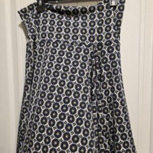Max Studio Knee Length Skirt Size Large